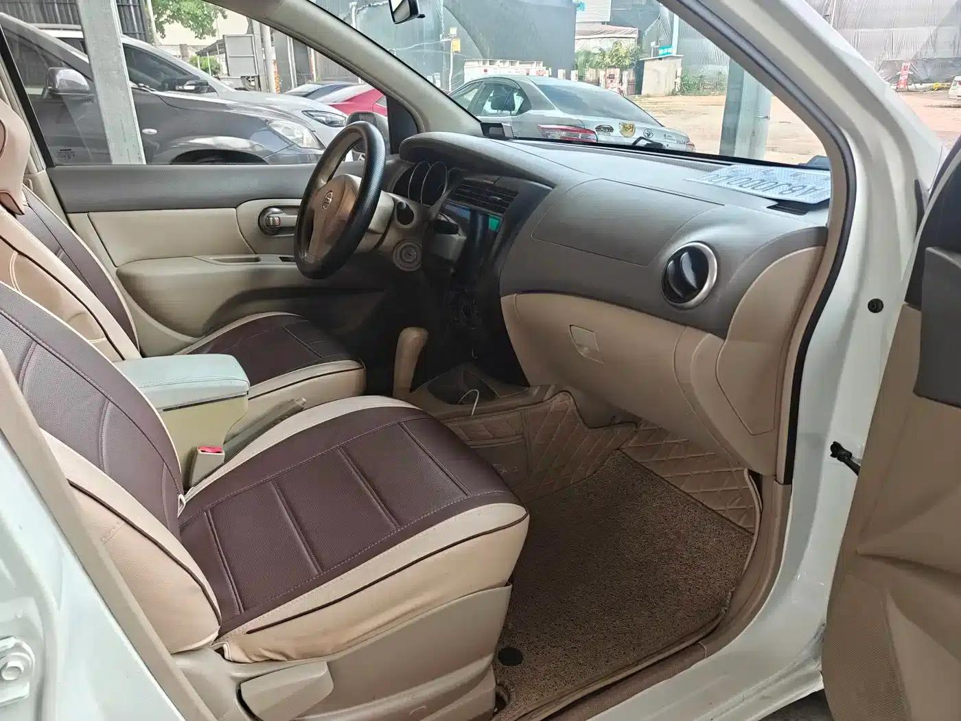 Nissan Livina 2010 Sporty Edition 1.6L Automatic Super Power Model — миниатюра 11