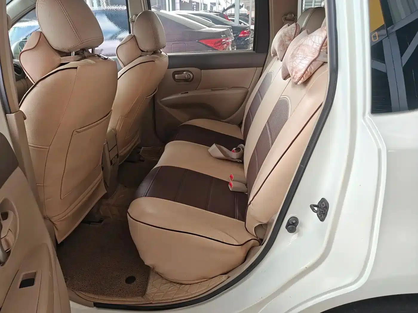 Nissan Livina 2010 Sporty Edition 1.6L Automatic Super Power Model — миниатюра 12