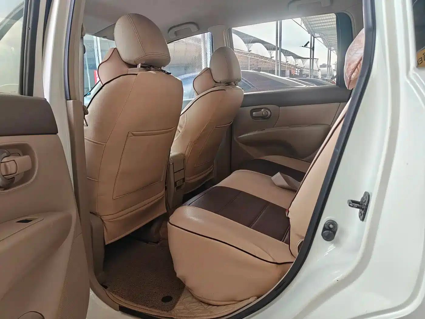 Nissan Livina 2010 Sporty Edition 1.6L Automatic Super Power Model — миниатюра 13