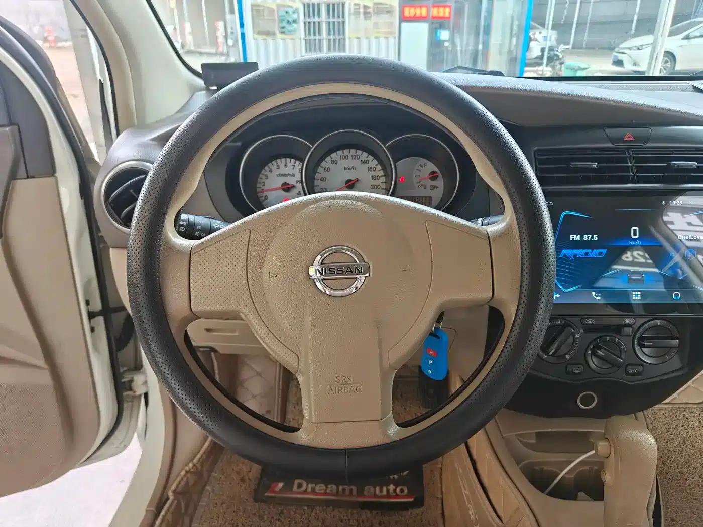 Nissan Livina 2010 Sporty Edition 1.6L Automatic Super Power Model — миниатюра 16