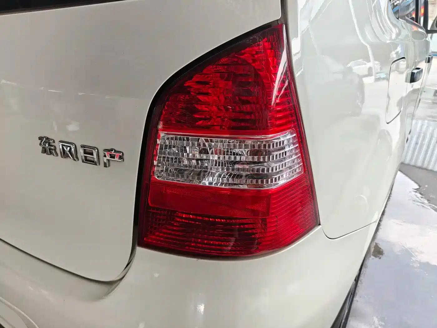 Nissan Livina 2010 Sporty Edition 1.6L Automatic Super Power Model — миниатюра 19