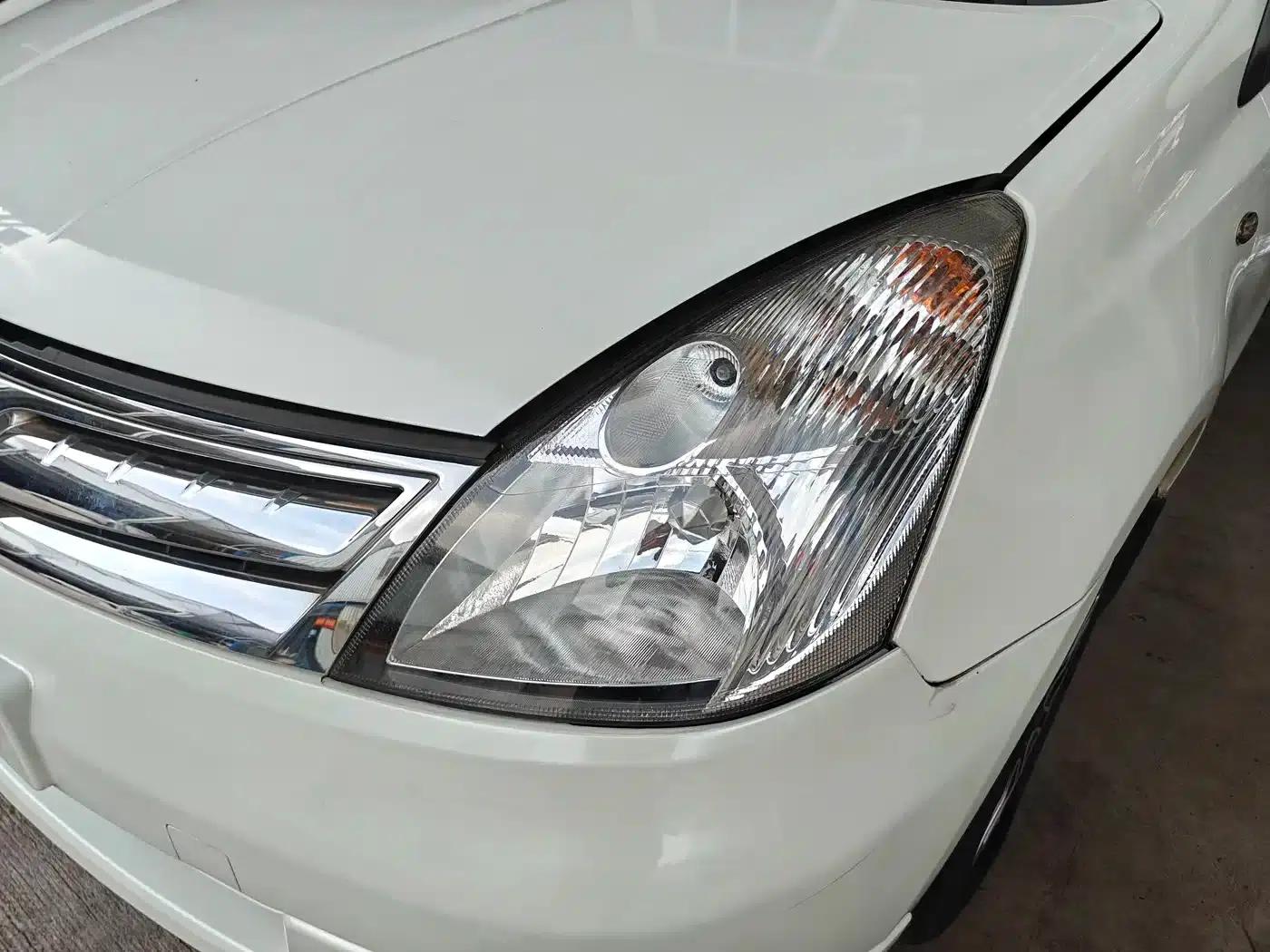 Nissan Livina 2010 Sporty Edition 1.6L Automatic Super Power Model — миниатюра 20