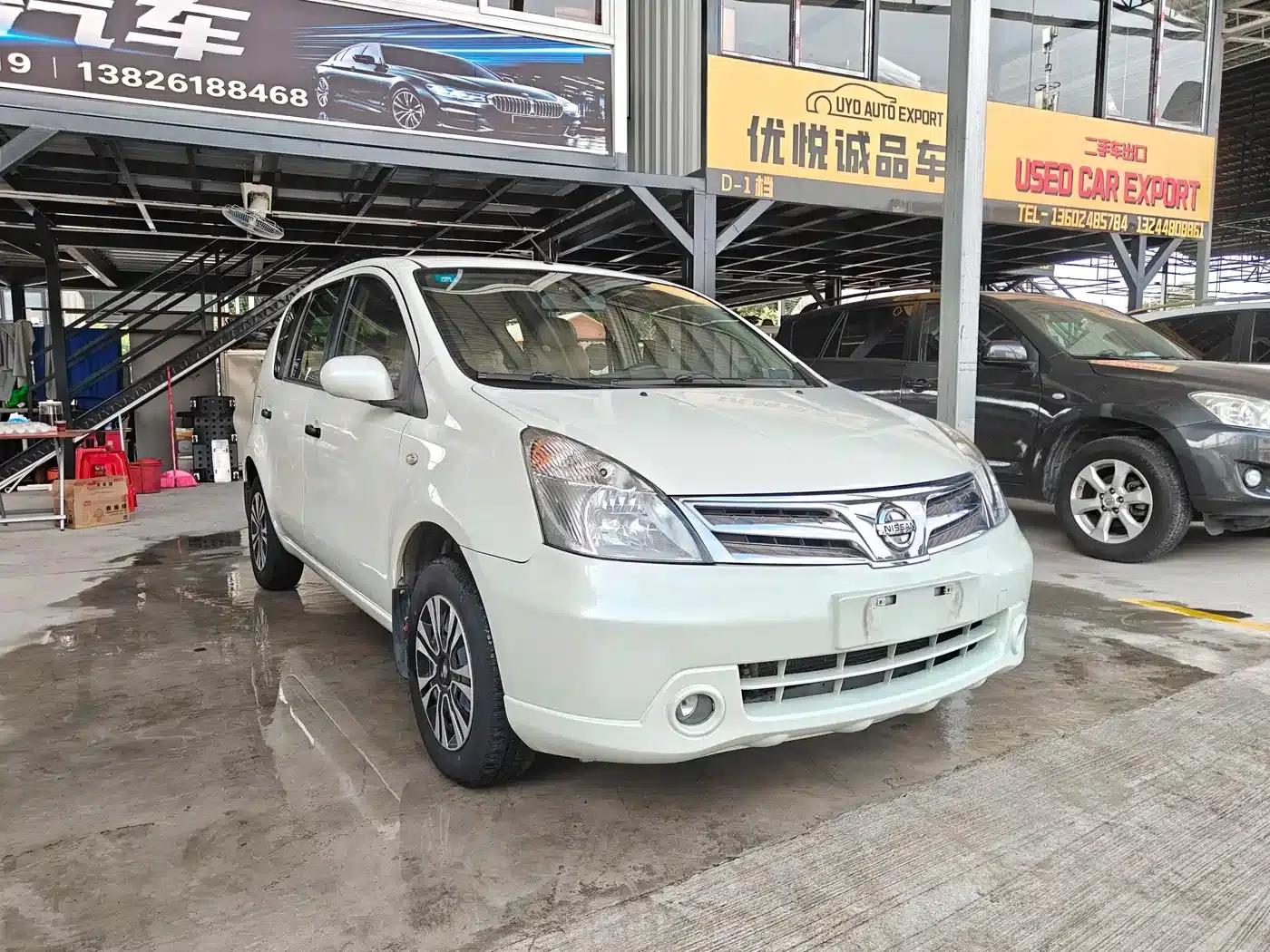 Nissan Livina 2010 Sporty Edition 1.6L Automatic Super Power Model — миниатюра 3
