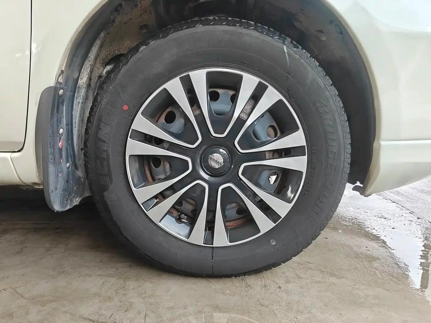 Nissan Livina 2010 Sporty Edition 1.6L Automatic Super Power Model — миниатюра 21