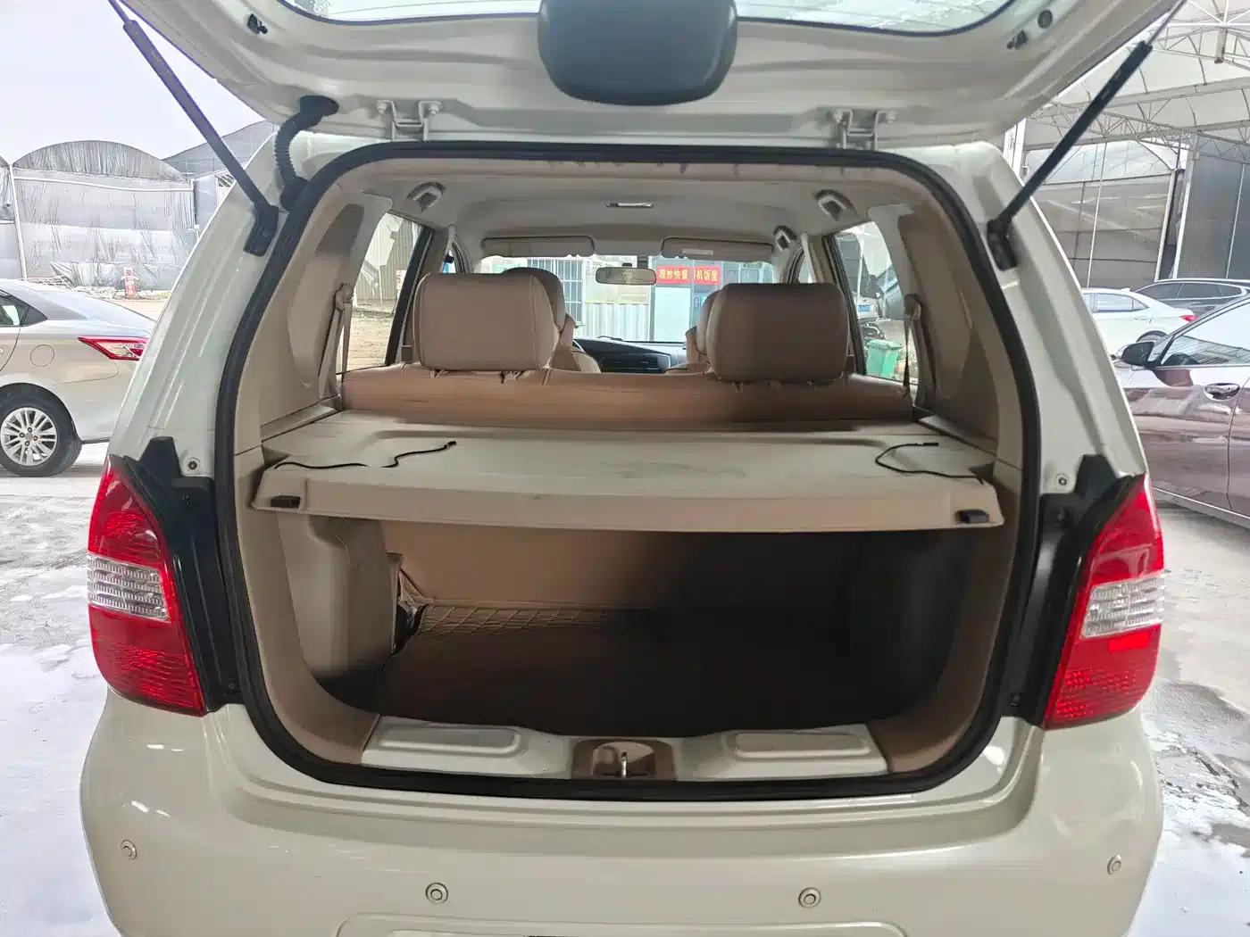 Nissan Livina 2010 Sporty Edition 1.6L Automatic Super Power Model — миниатюра 22