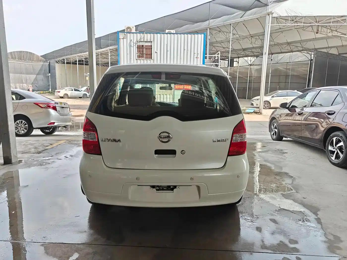Nissan Livina 2010 Sporty Edition 1.6L Automatic Super Power Model — миниатюра 5