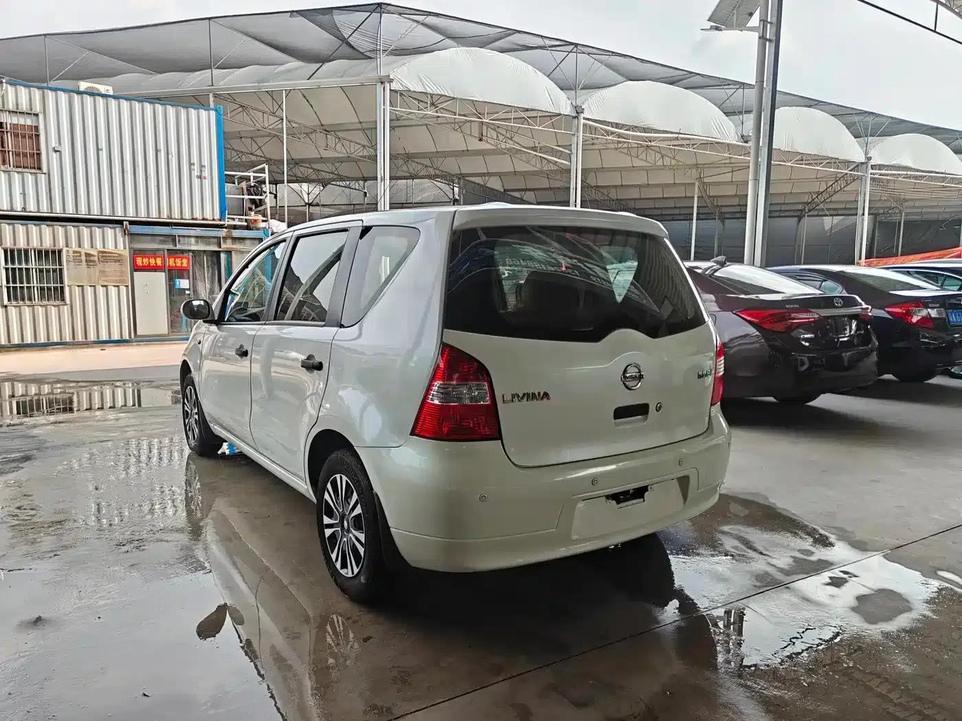 Nissan Livina 2010 Sporty Edition 1.6L Automatic Super Power Model — миниатюра 6