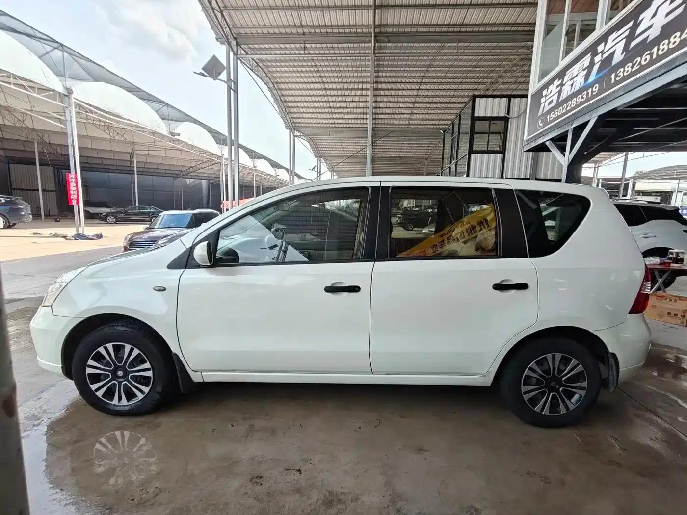 Nissan Livina 2010 Sporty Edition 1.6L Automatic Super Power Model — миниатюра 7