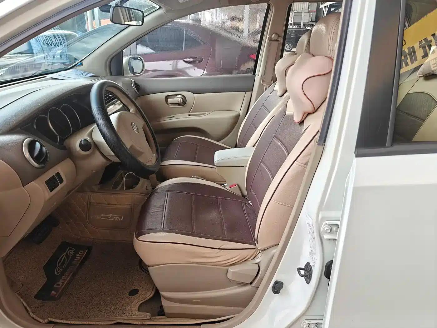 Nissan Livina 2010 Sporty Edition 1.6L Automatic Super Power Model — миниатюра 8