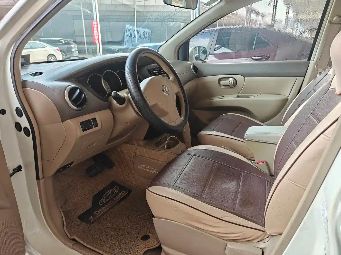 Nissan Livina 2010 Sporty Edition 1.6L Automatic Super Power Model — миниатюра 9