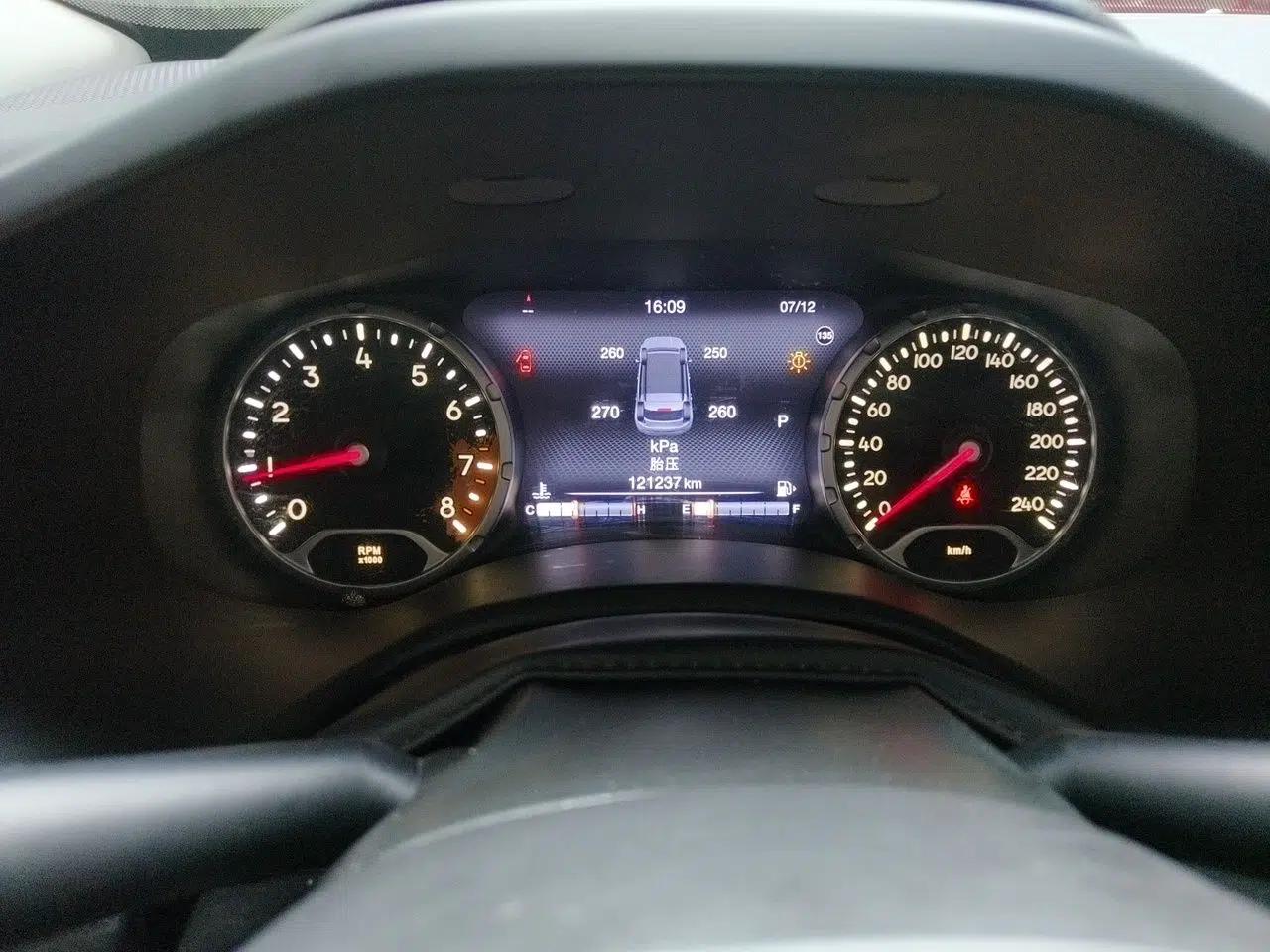 Jeep Renegade 2016 1.4T Automatic Jingneng Version+ — миниатюра 11