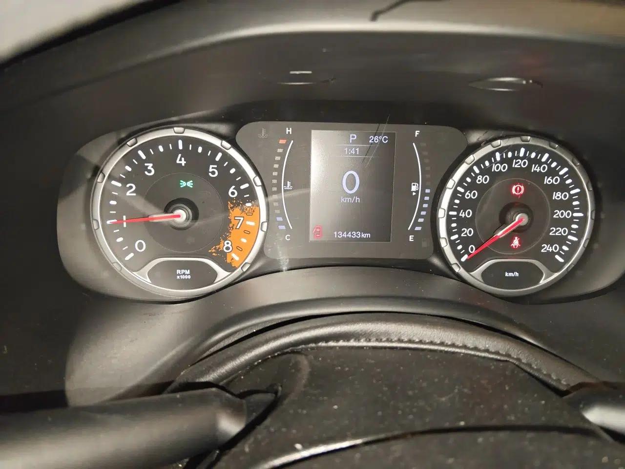 Jeep Renegade 2017 180T Automatic Kinetic Edition+ — миниатюра 11