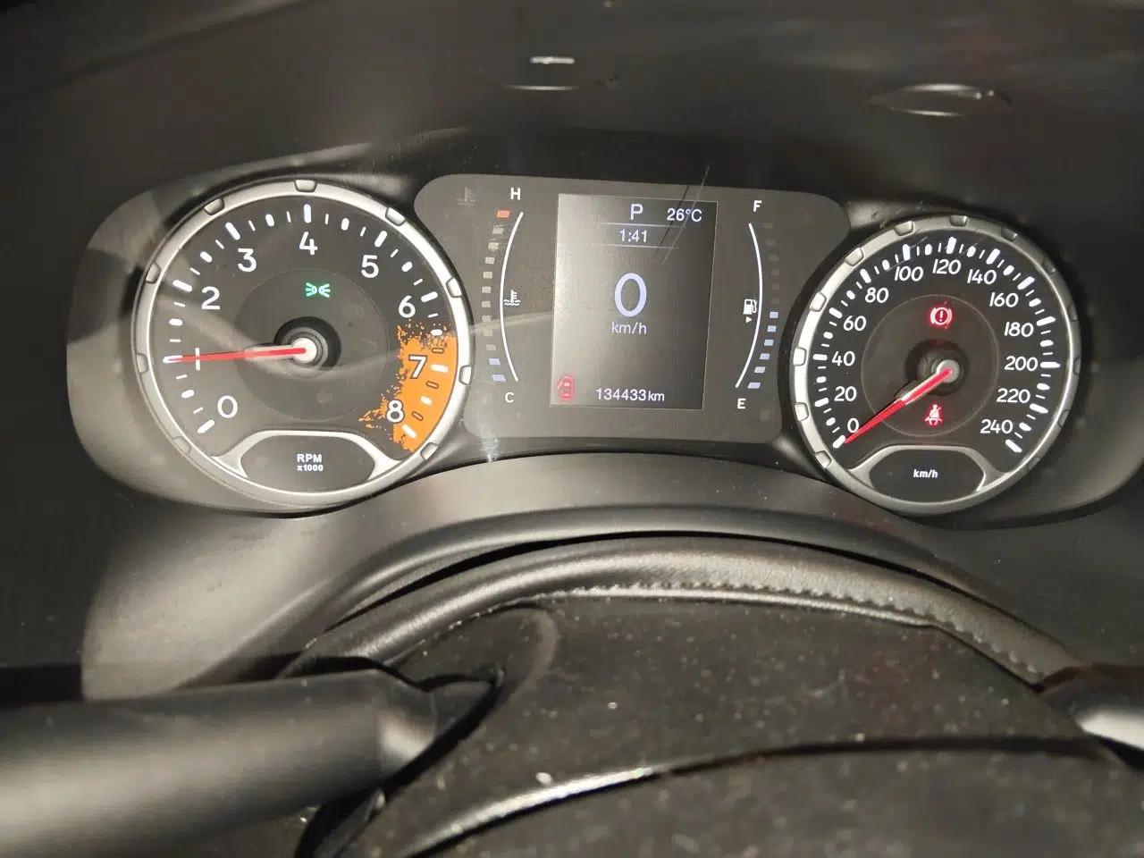 Jeep Renegade 2017 180T Automatic Kinetic Edition+ — миниатюра 12