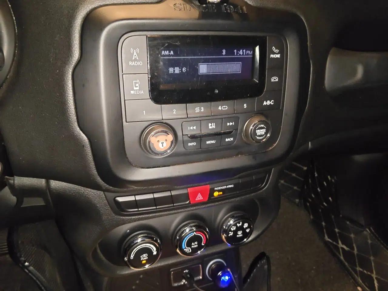 Jeep Renegade 2017 180T Automatic Kinetic Edition+ — миниатюра 13