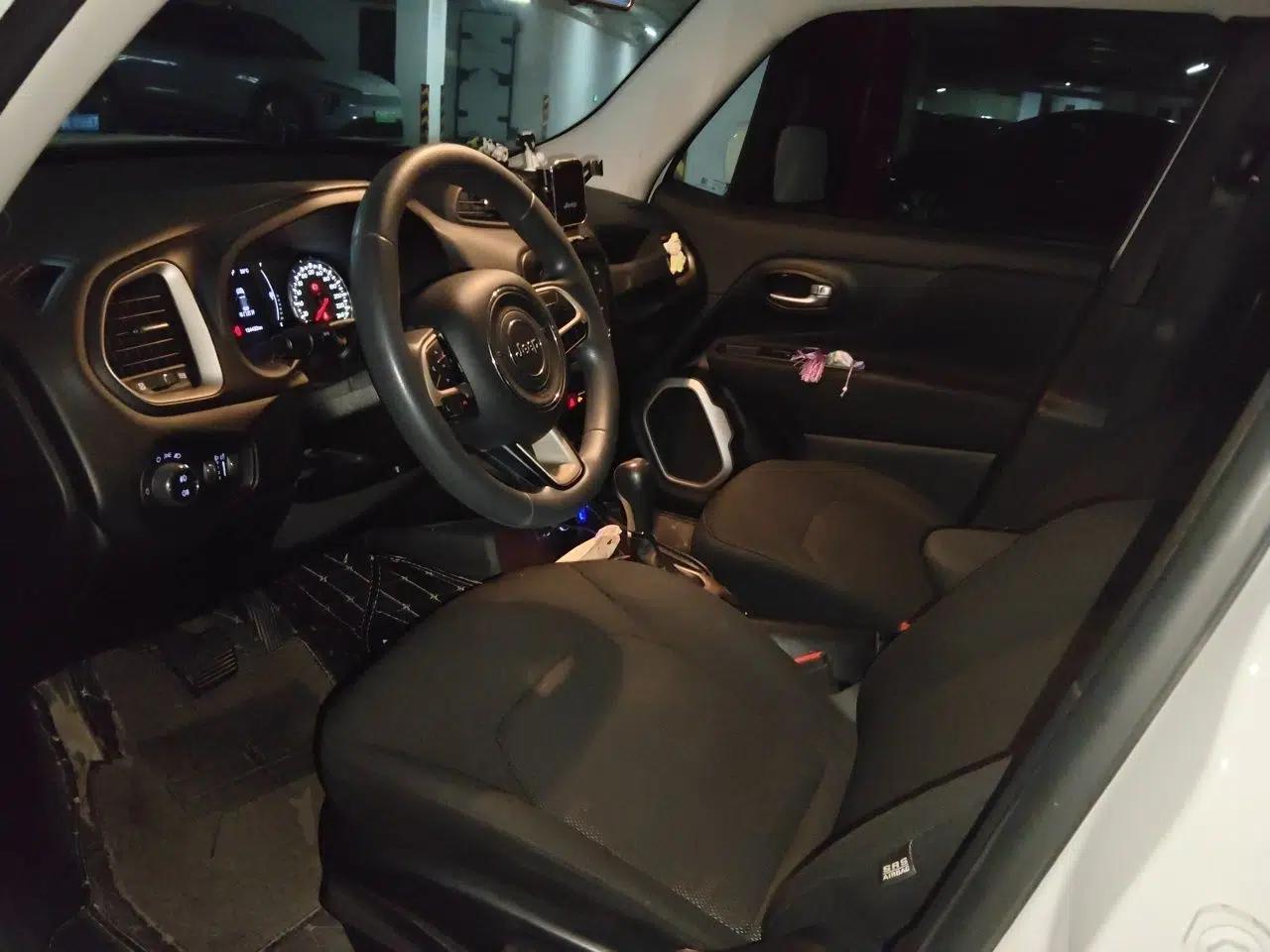Jeep Renegade 2017 180T Automatic Kinetic Edition+ — миниатюра 15