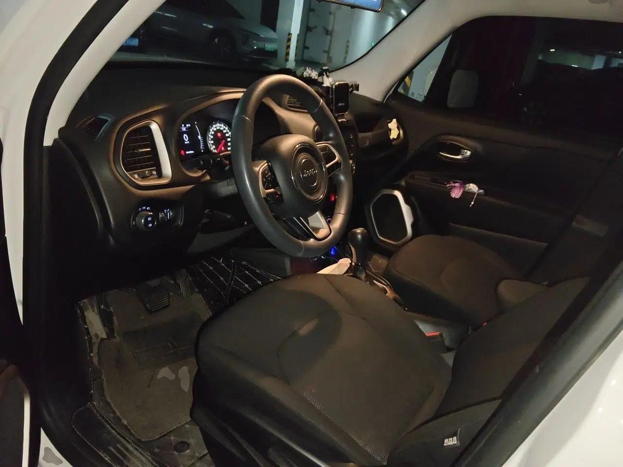 Jeep Renegade 2017 180T Automatic Kinetic Edition+ — миниатюра 16