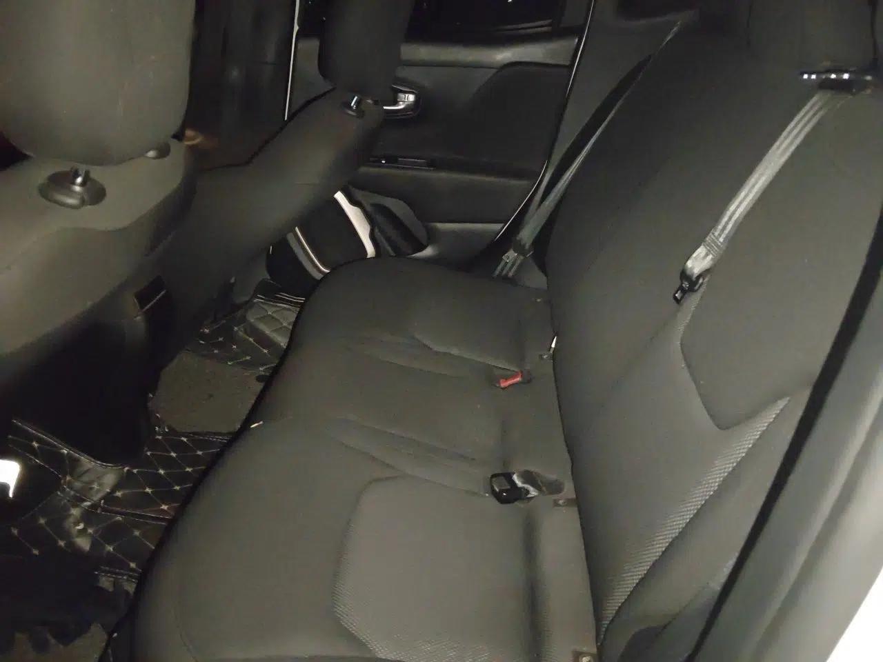 Jeep Renegade 2017 180T Automatic Kinetic Edition+ — миниатюра 17
