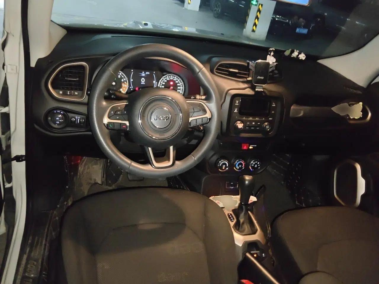 Jeep Renegade 2017 180T Automatic Kinetic Edition+ — миниатюра 10