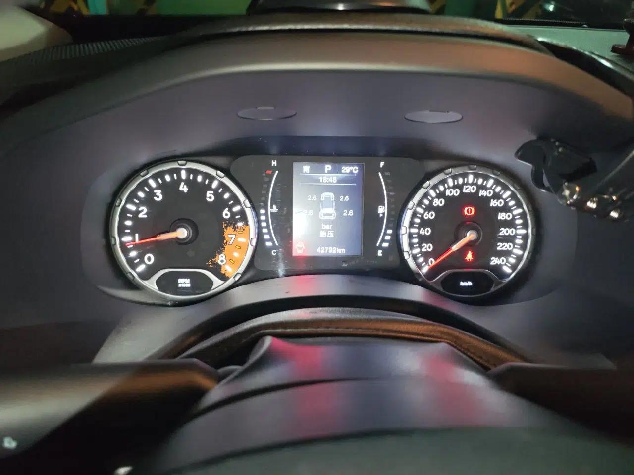 Jeep Renegade 2018 Connected Large Screen Version 180TS Automatic High-Energy Edition — миниатюра 11