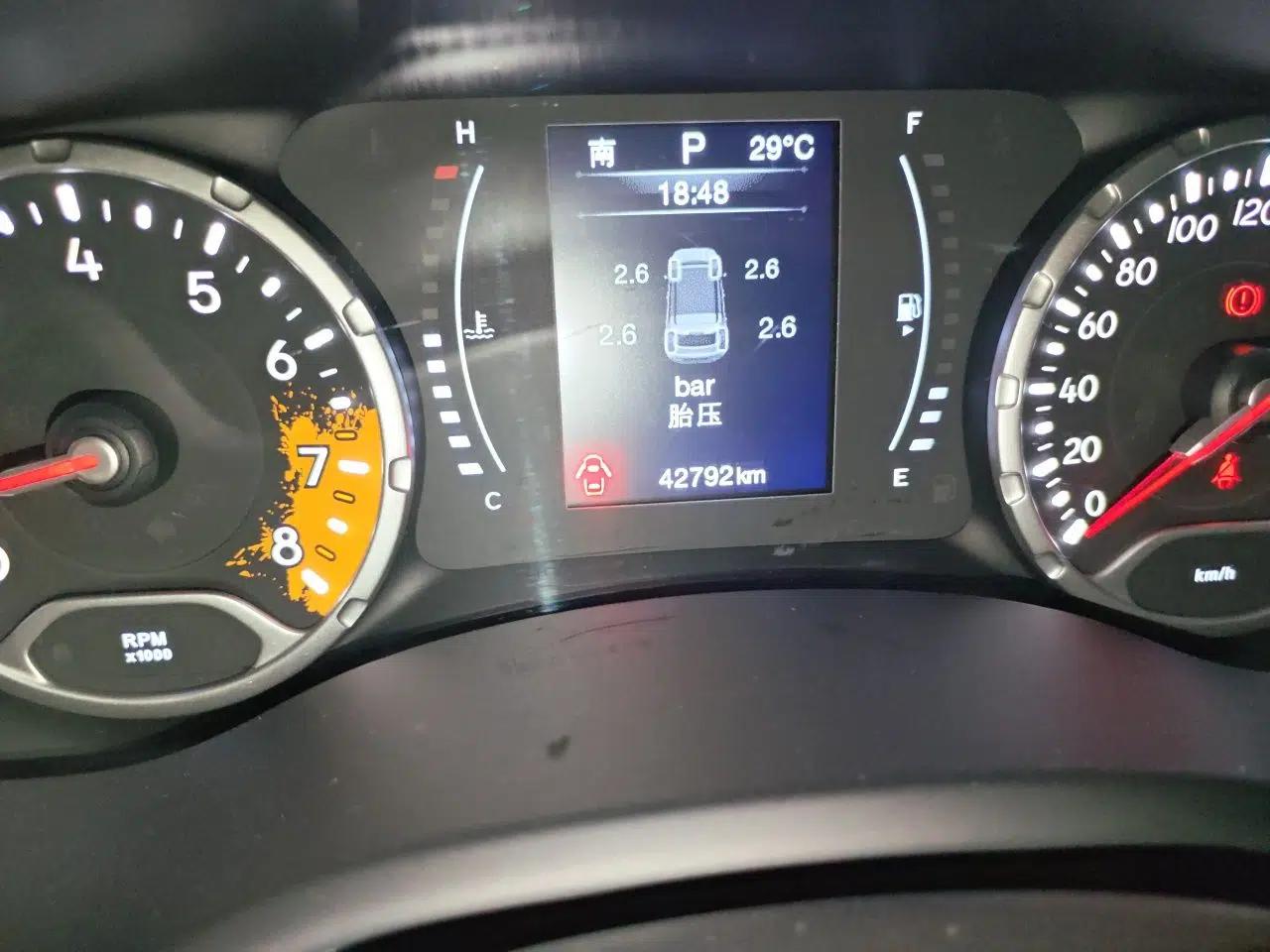 Jeep Renegade 2018 Connected Large Screen Version 180TS Automatic High-Energy Edition — миниатюра 12