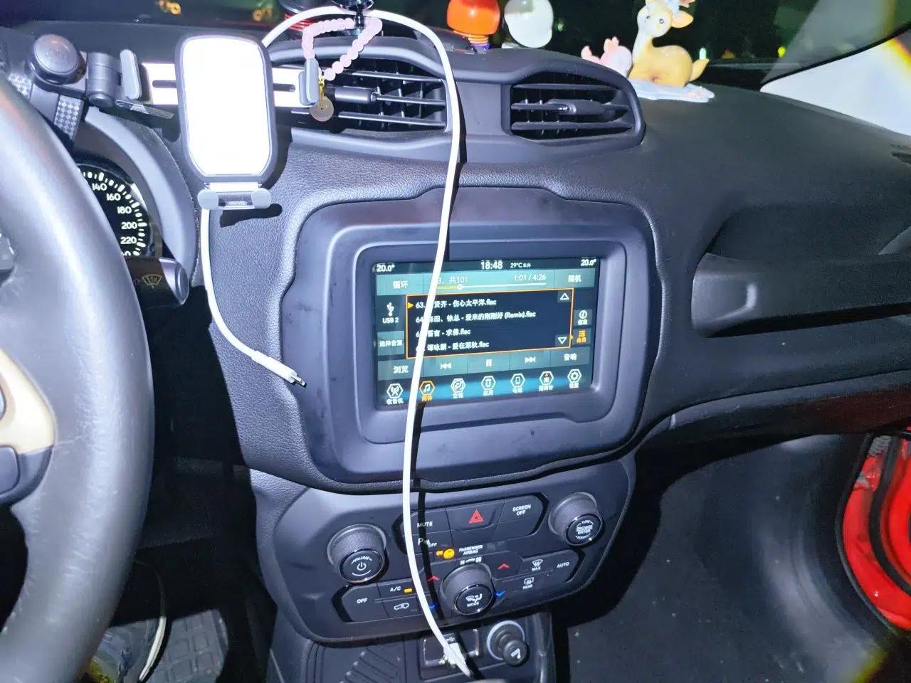 Jeep Renegade 2018 Connected Large Screen Version 180TS Automatic High-Energy Edition — миниатюра 13