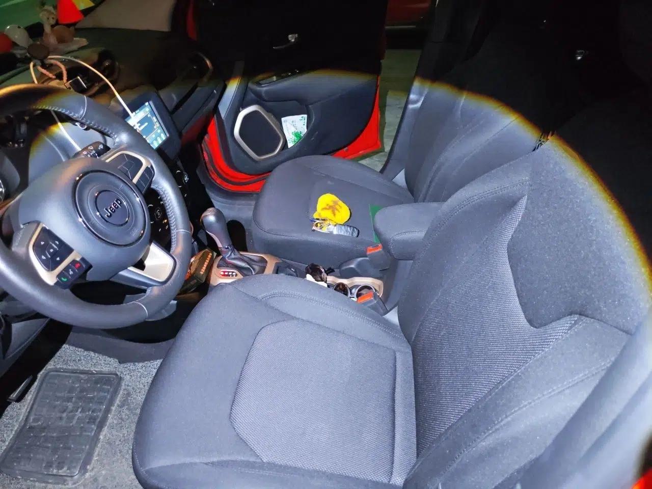 Jeep Renegade 2018 Connected Large Screen Version 180TS Automatic High-Energy Edition — миниатюра 15