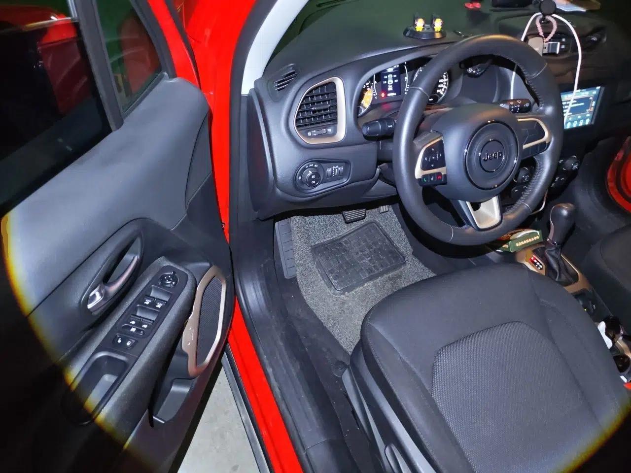 Jeep Renegade 2018 Connected Large Screen Version 180TS Automatic High-Energy Edition — миниатюра 16