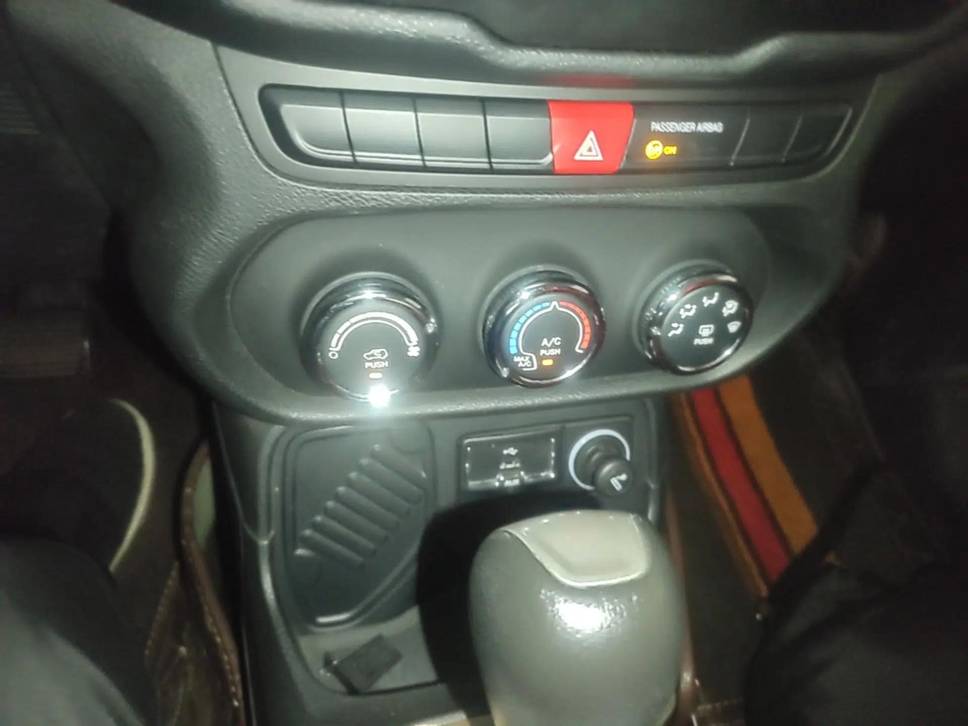 Jeep Renegade 2017 180T Automatic Kinetic Edition+ — миниатюра 15