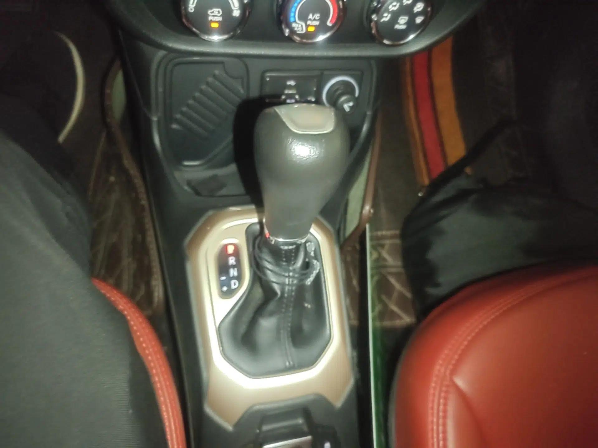 Jeep Renegade 2017 180T Automatic Kinetic Edition+ — миниатюра 16