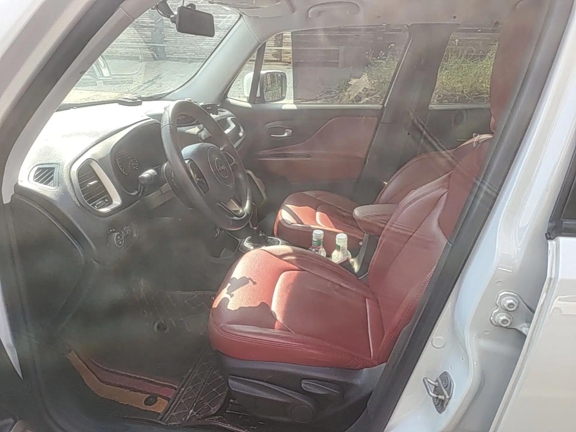 Jeep Renegade 2017 180T Automatic Kinetic Edition+ — миниатюра 17