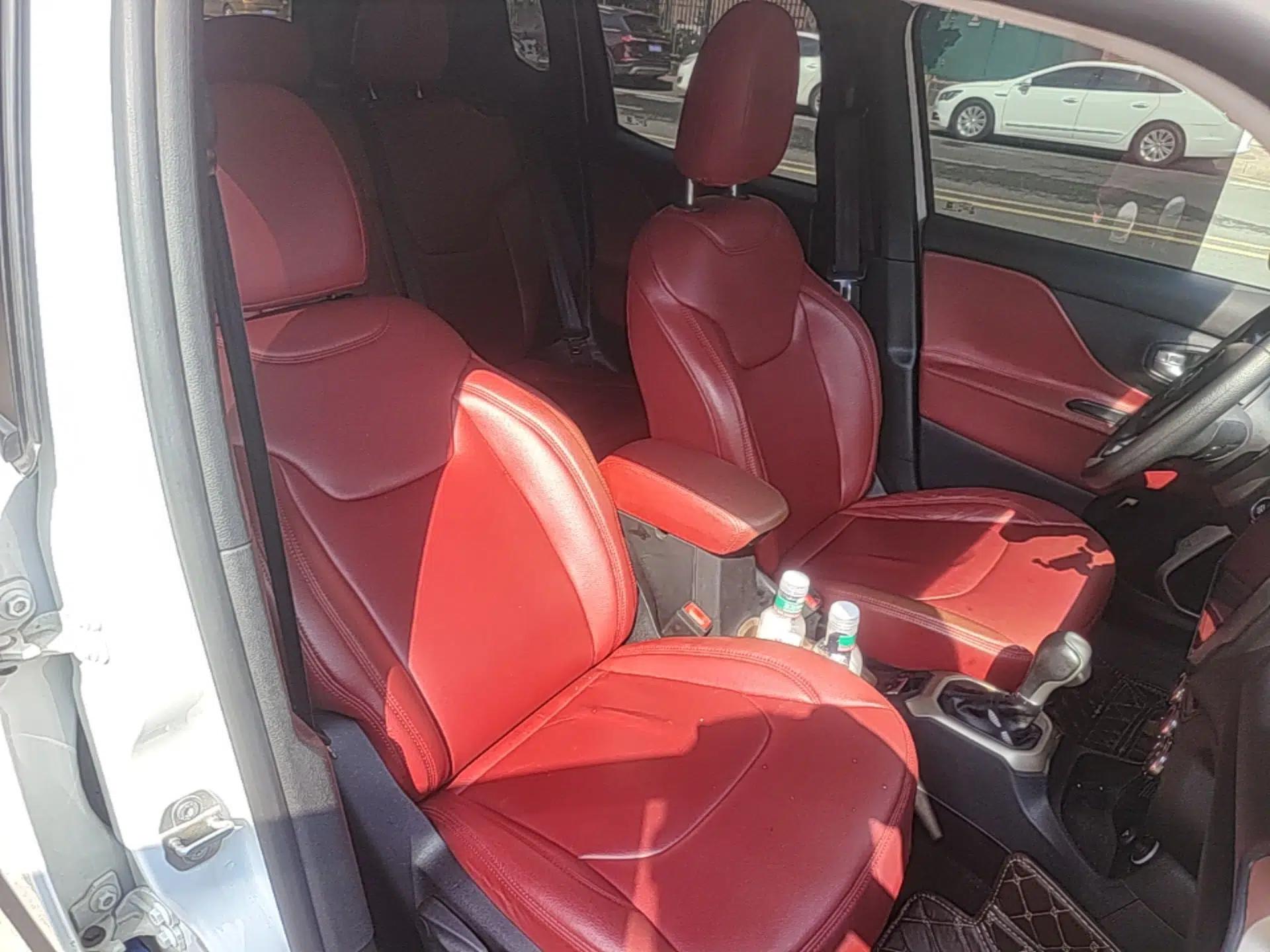 Jeep Renegade 2017 180T Automatic Kinetic Edition+ — миниатюра 19