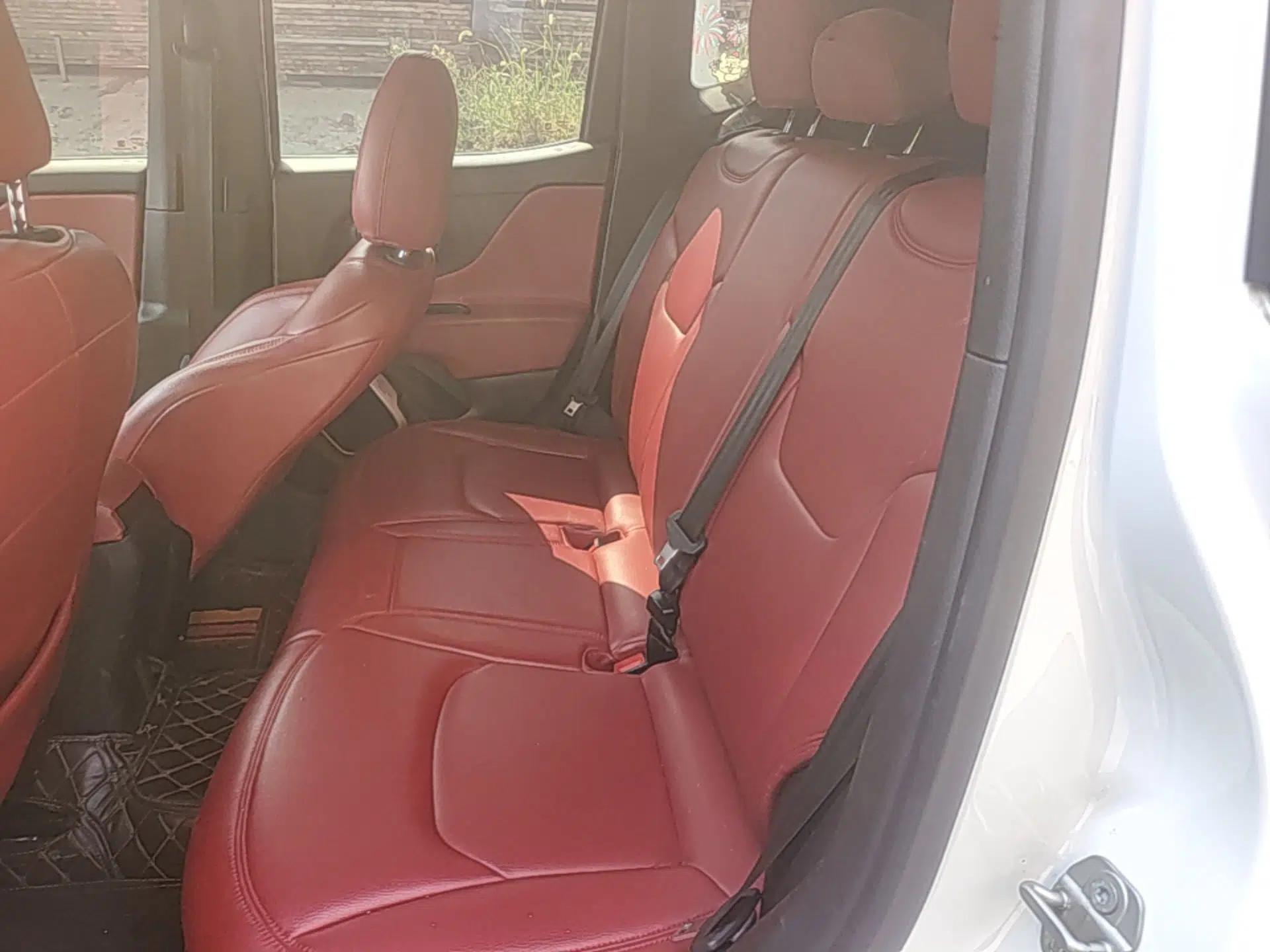 Jeep Renegade 2017 180T Automatic Kinetic Edition+ — миниатюра 20