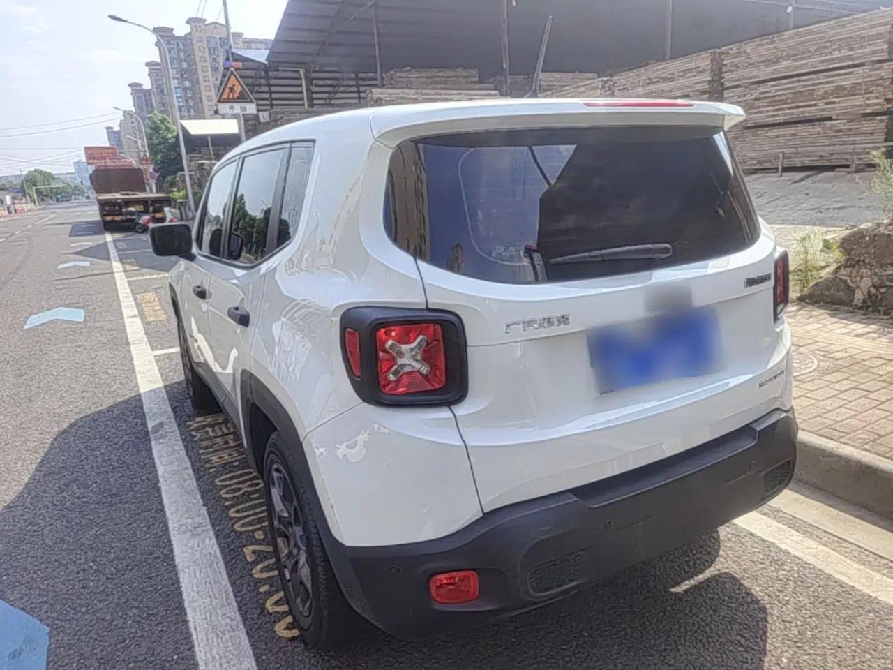 Jeep Renegade 2017 180T Automatic Kinetic Edition+ — миниатюра 4
