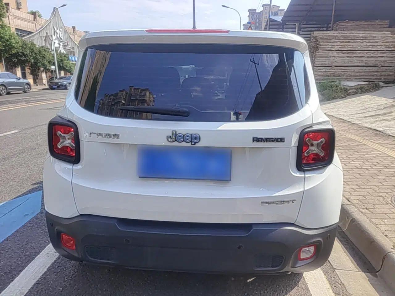 Jeep Renegade 2017 180T Automatic Kinetic Edition+ — миниатюра 5