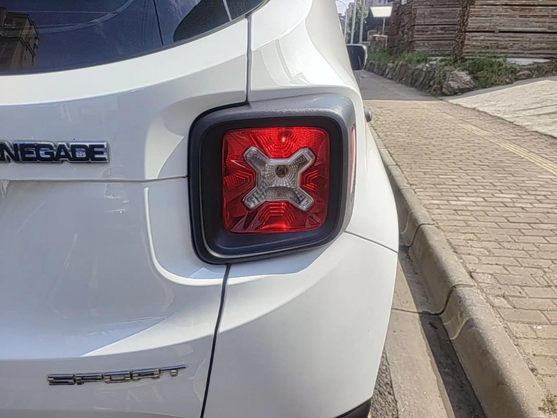 Jeep Renegade 2017 180T Automatic Kinetic Edition+ — миниатюра 9