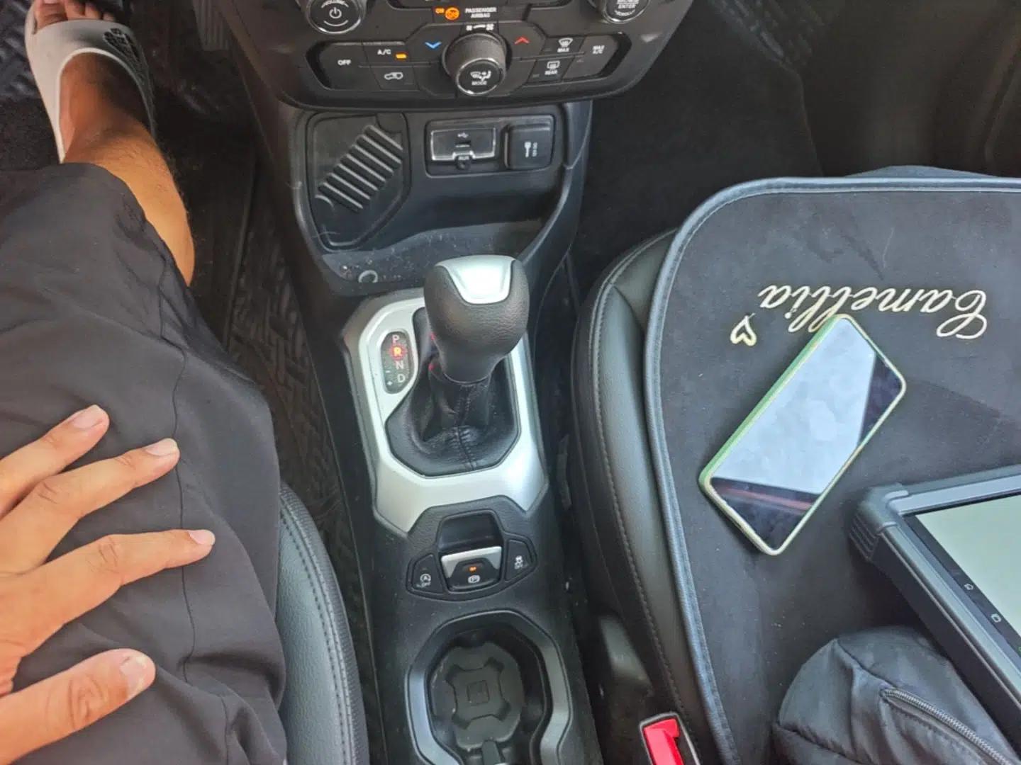 Jeep Renegade 2019 220T Automatic Leading Edition — миниатюра 16