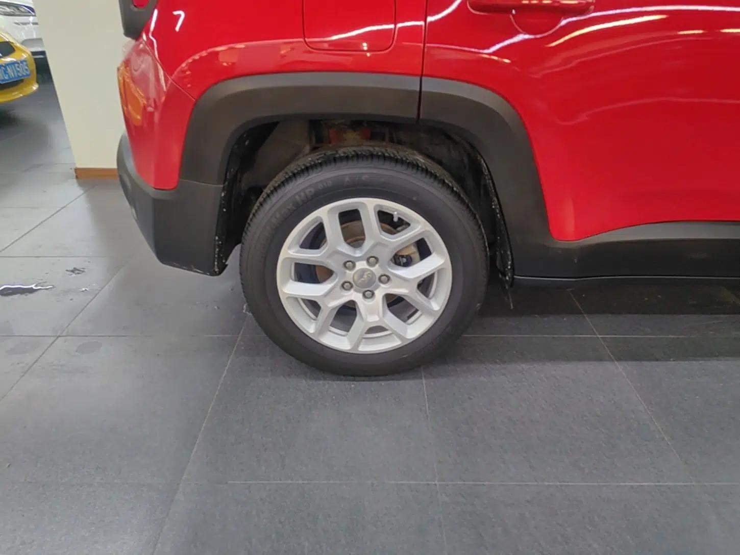 Jeep Renegade 2017 180T Automatic High-Energy Version — миниатюра 11