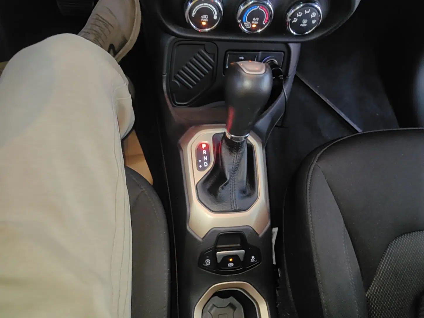 Jeep Renegade 2017 180T Automatic High-Energy Version — миниатюра 16
