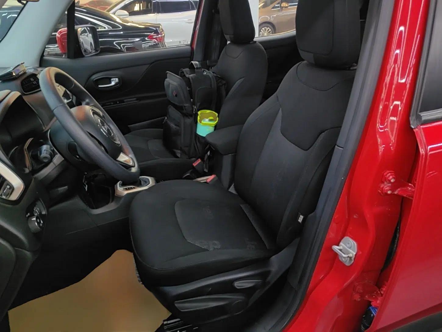 Jeep Renegade 2017 180T Automatic High-Energy Version — миниатюра 17