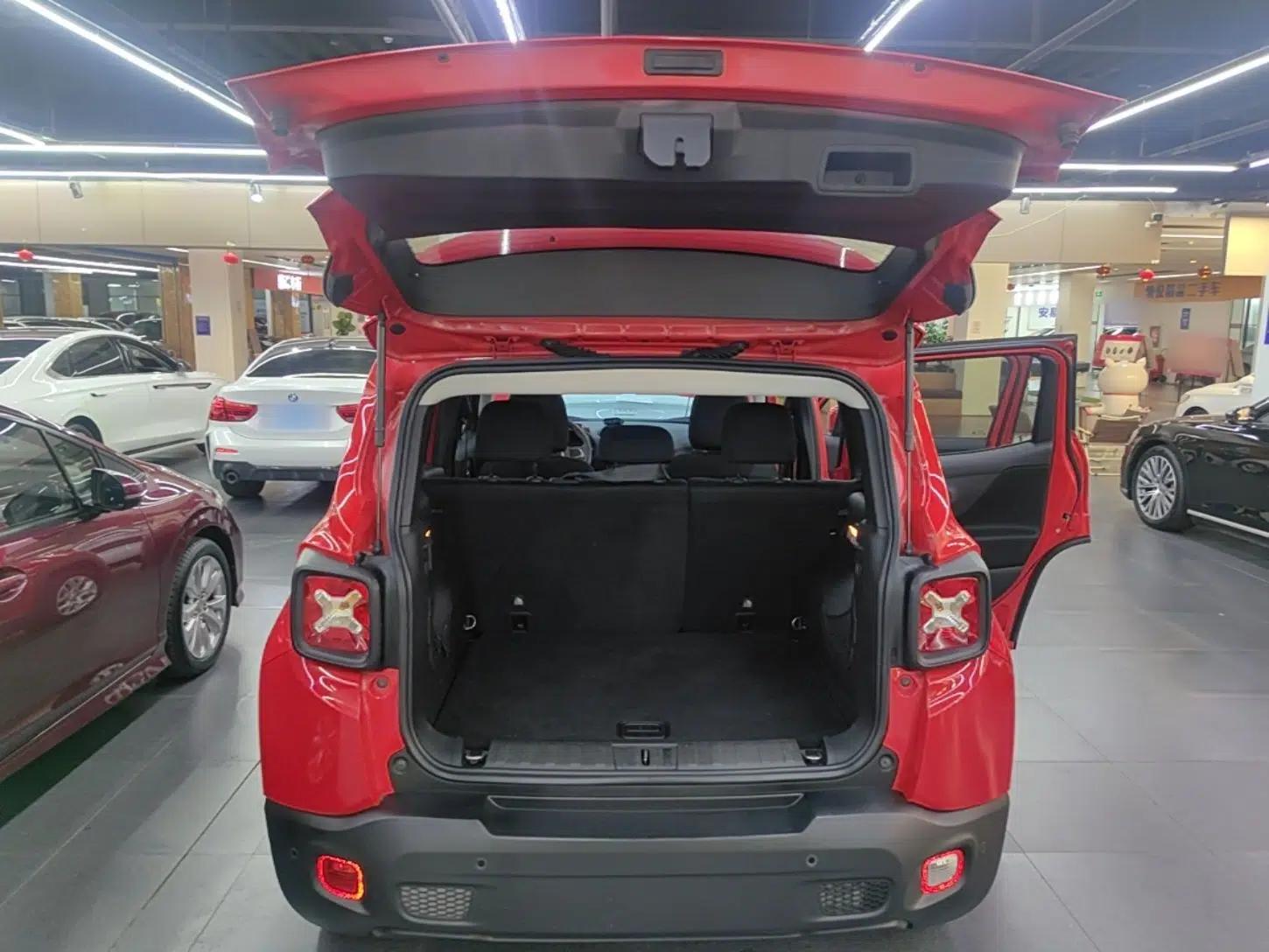 Jeep Renegade 2017 180T Automatic High-Energy Version — миниатюра 22