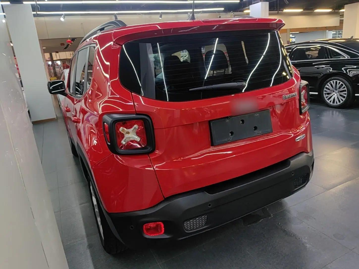 Jeep Renegade 2017 180T Automatic High-Energy Version — миниатюра 4