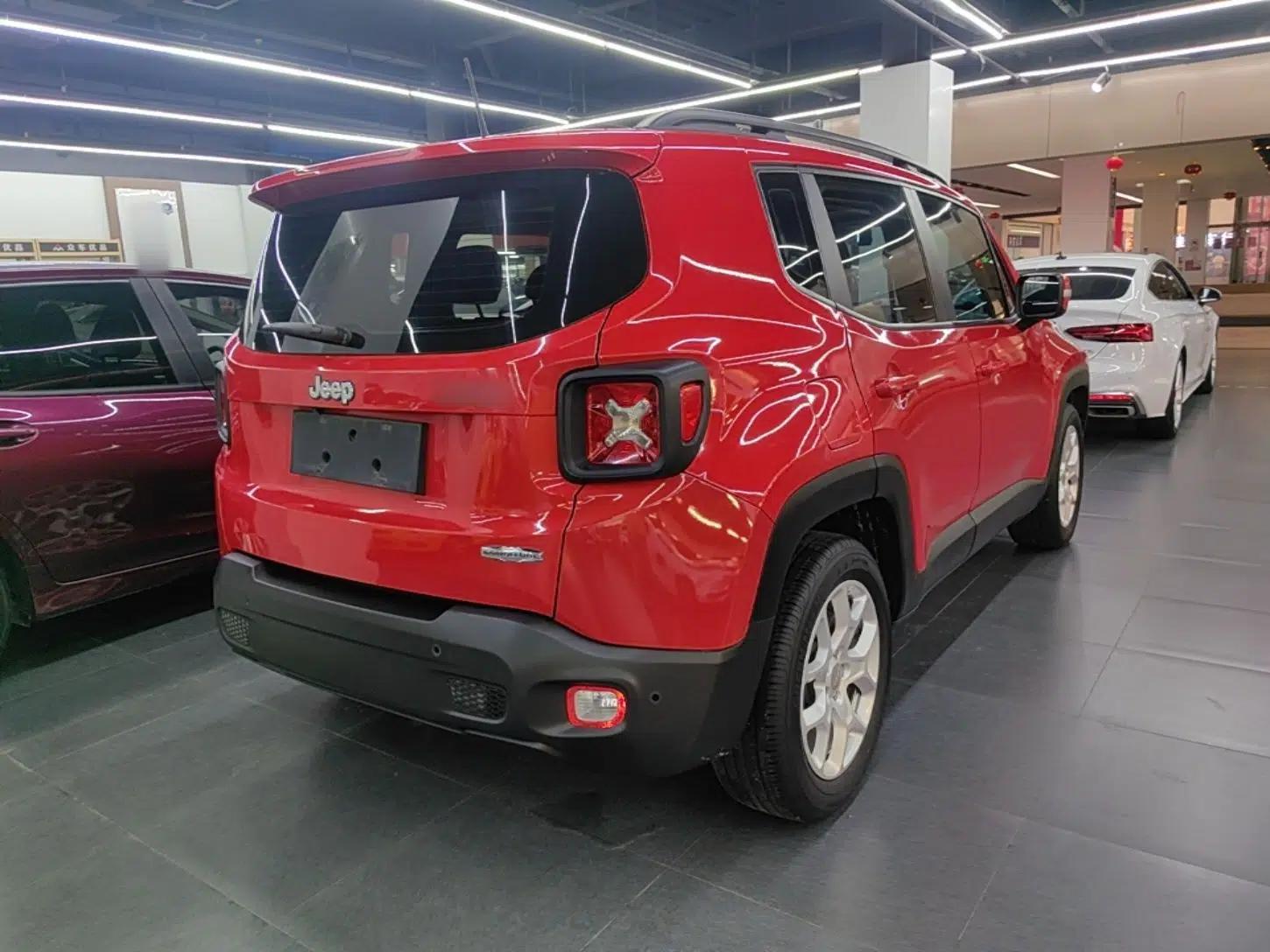 Jeep Renegade 2017 180T Automatic High-Energy Version — миниатюра 6