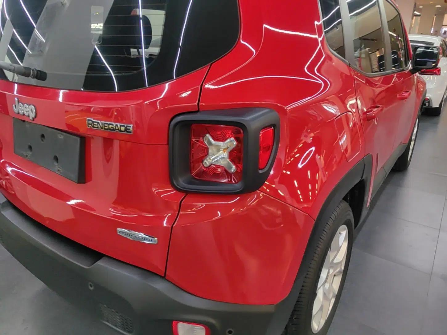 Jeep Renegade 2017 180T Automatic High-Energy Version — миниатюра 9
