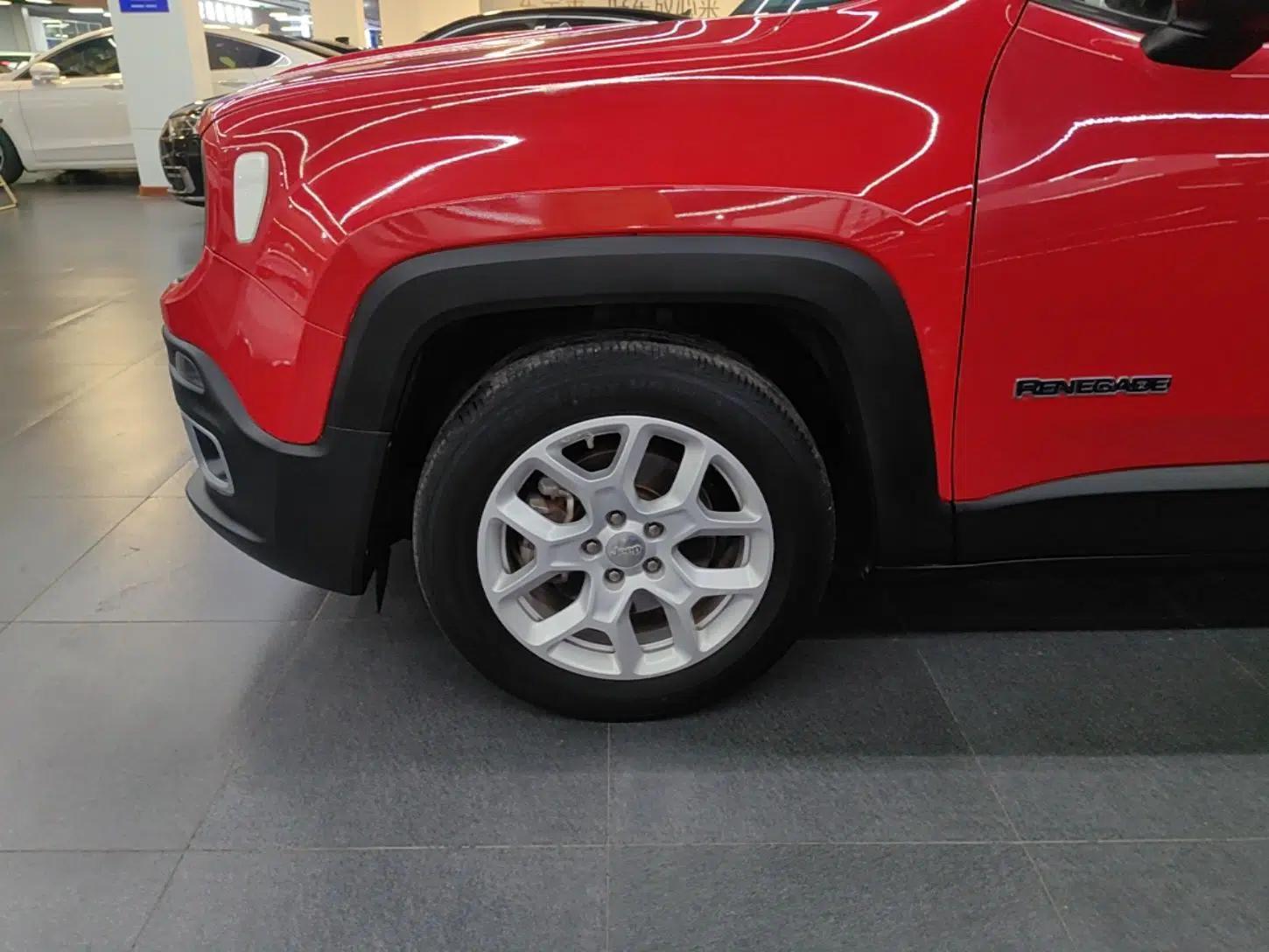 Jeep Renegade 2017 180T Automatic High-Energy Version — миниатюра 10
