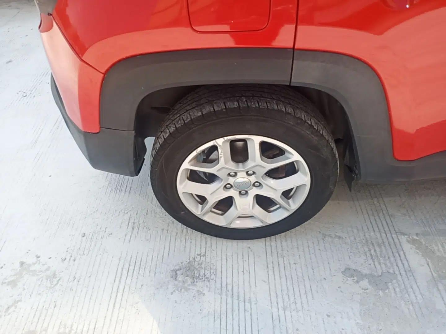 Jeep Renegade 2017 180T Automatic High-Energy Version — миниатюра 11