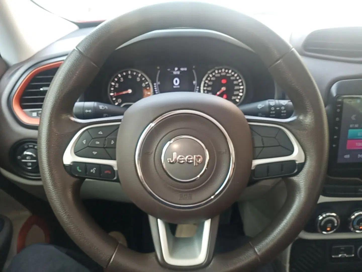 Jeep Renegade 2017 180T Automatic High-Energy Version — миниатюра 13