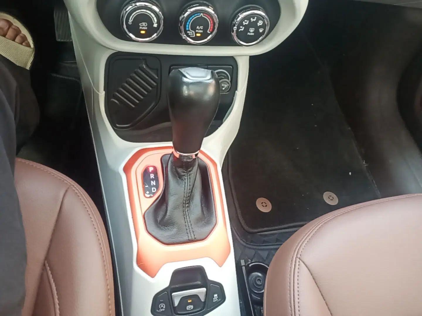 Jeep Renegade 2017 180T Automatic High-Energy Version — миниатюра 16
