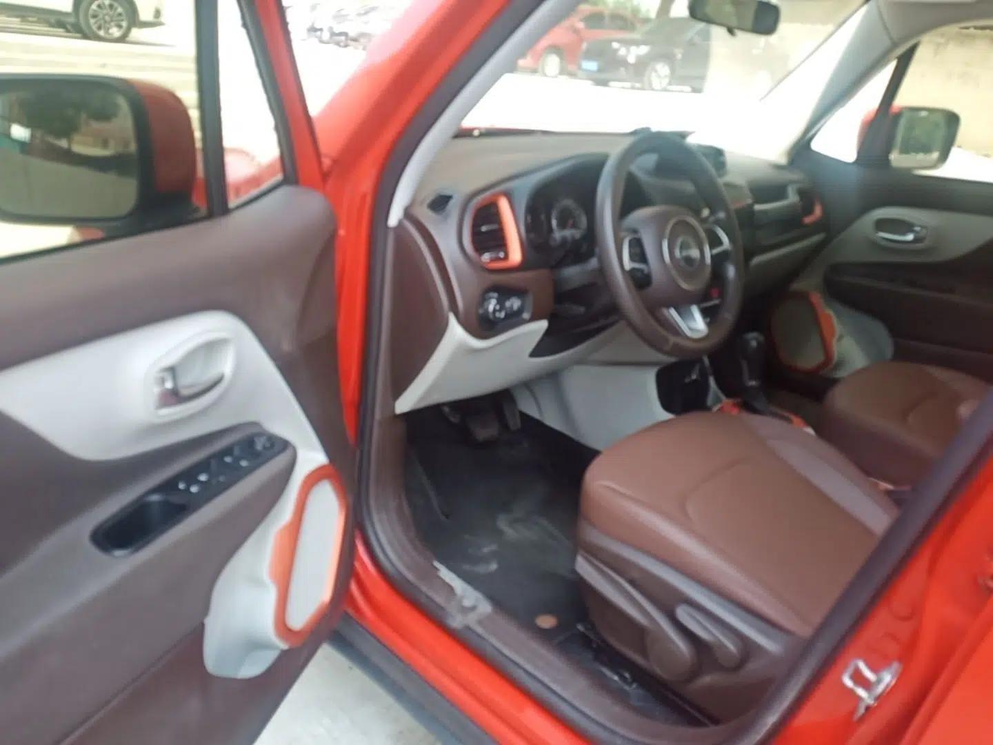 Jeep Renegade 2017 180T Automatic High-Energy Version — миниатюра 18