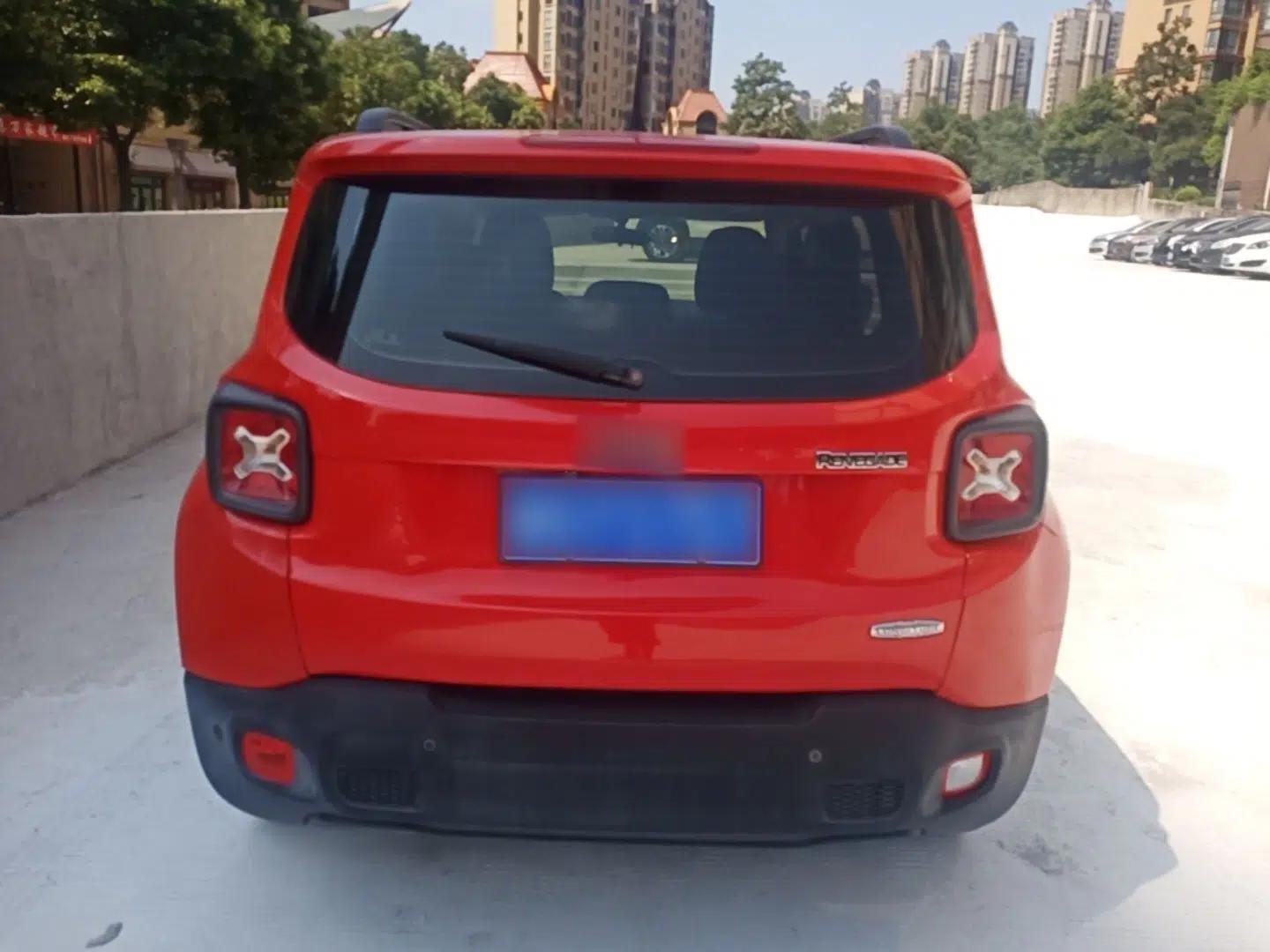 Jeep Renegade 2017 180T Automatic High-Energy Version — миниатюра 5