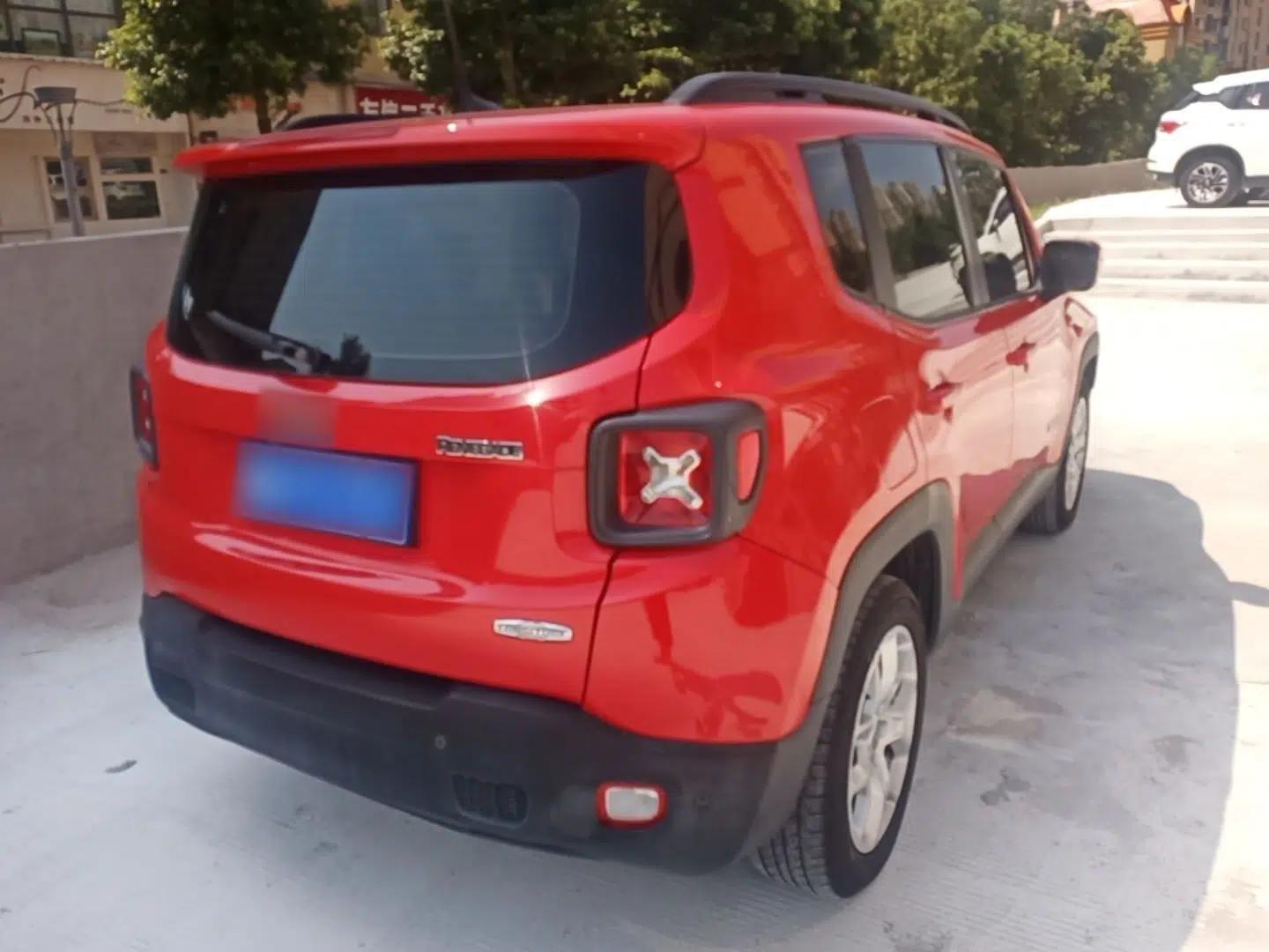 Jeep Renegade 2017 180T Automatic High-Energy Version — миниатюра 6